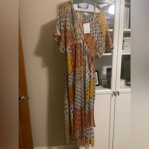 Patterned, light & flowy dress for autum